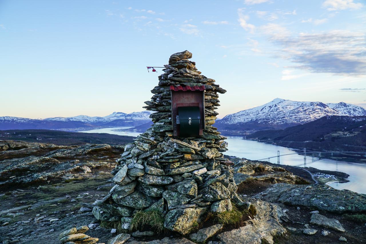Hotel Tjeldsundbrua Camping Evenskjer Exterior foto