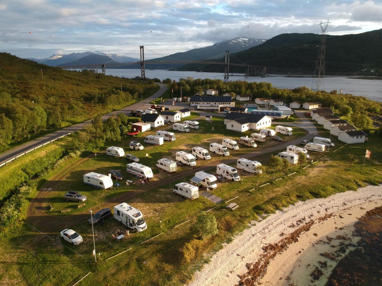 Hotel Tjeldsundbrua Camping Evenskjer Exterior foto
